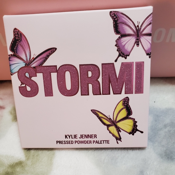 🦋 New Kylie x Stormi Eye Shadow Palette - Picture 6 of 8
